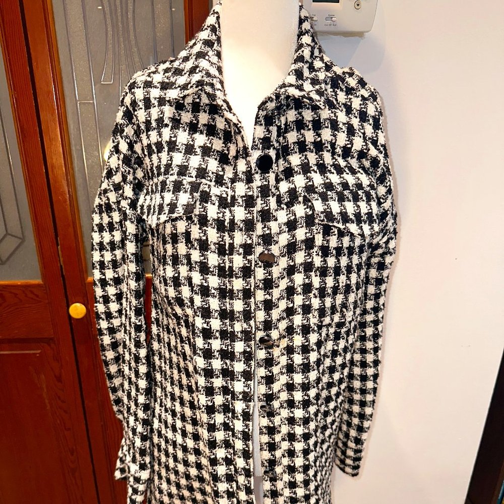 ShoeDazzle - Houndstooth - Shacket - Large